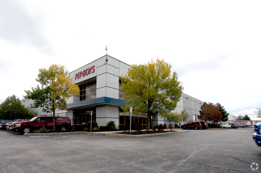 807 Perry Rd, Plainfield, IN à louer - Photo de l’immeuble – Image 3 sur 5