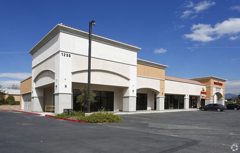 1230 W Foothill Blvd, Rialto, CA à louer - Photo de l’immeuble – Image 2 sur 3