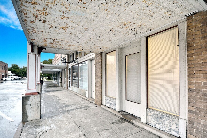109-111 N River St, Seguin, TX à louer - Photo de l’immeuble – Image 3 sur 43