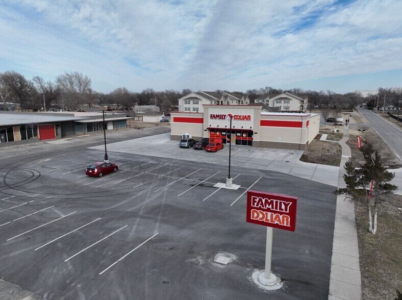 600 W 33rd St N, Wichita, KS à vendre - Photo de l’immeuble – Image 2 sur 10