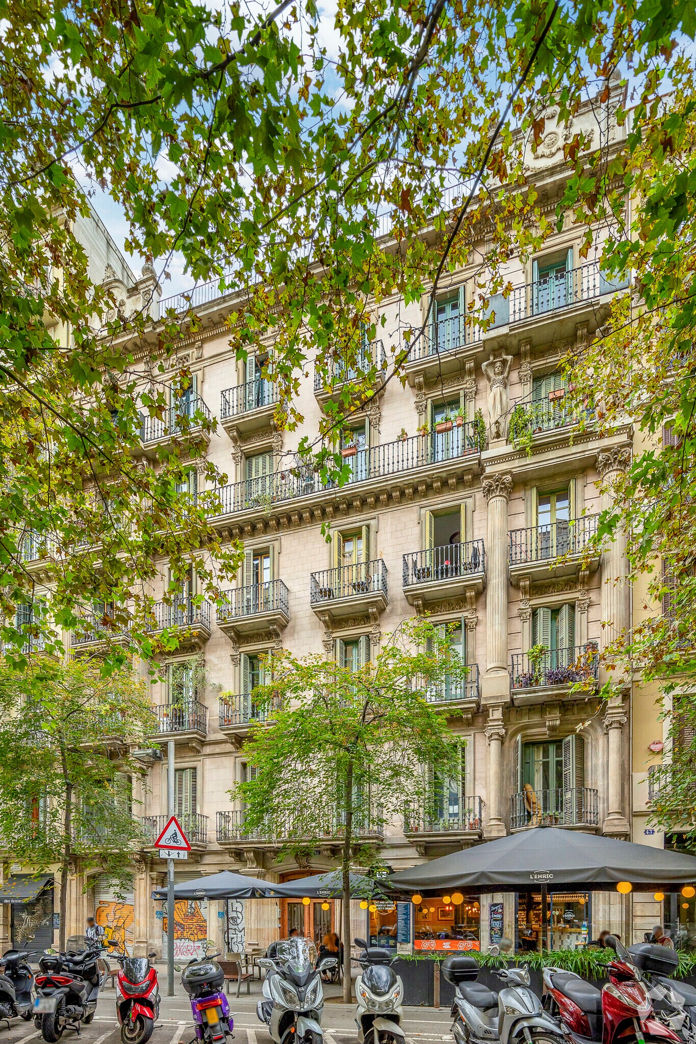 Local commercial dans Barcelone, Barcelona à louer Photo principale– Image 1 sur 2