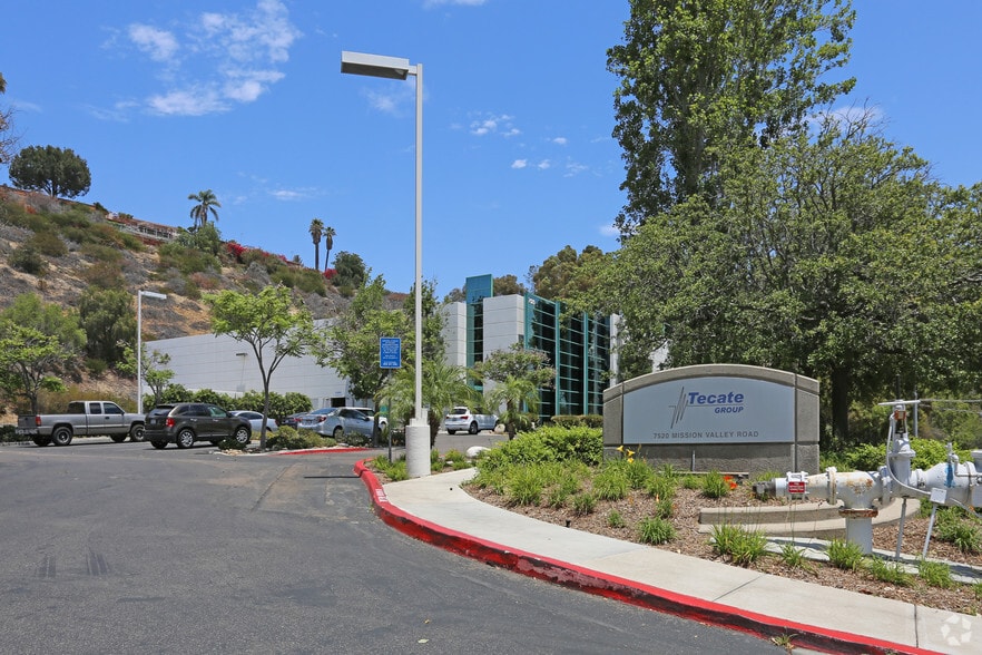 7520 Mission Valley Rd, San Diego, CA à louer - Photo de l’immeuble – Image 3 sur 3