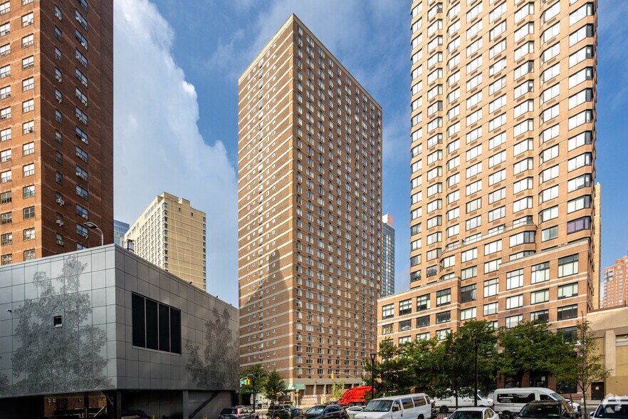 1797-1811 First Ave, New York, NY à louer - Photo de l’immeuble – Image 2 sur 6