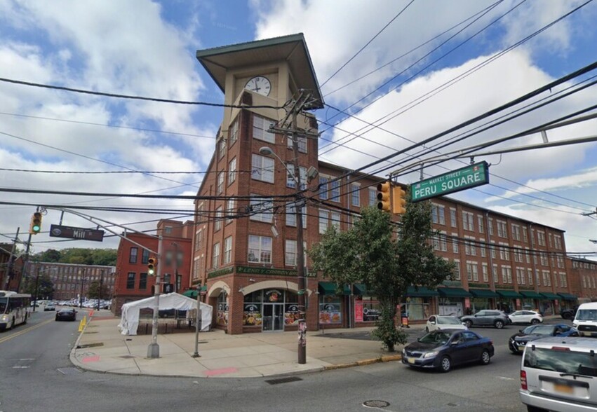 21 Mill St, Paterson, NJ à louer - Photo de l’immeuble – Image 1 sur 1