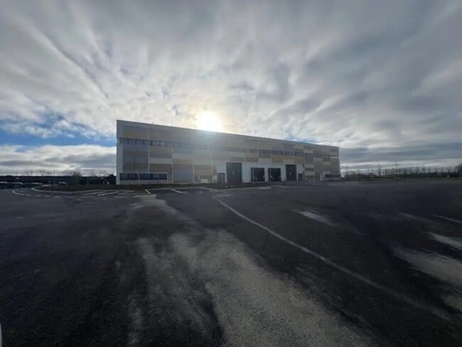 Plus de détails pour 226 Rue Jacques Monod, Plaisir - Différents types d’espaces à louer