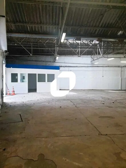 Local d’activités dans Villejuif à louer - Photo de l’immeuble – Image 2 sur 8