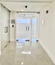 2100 Ponce De Leon Blvd, Coral Gables, FL à louer Photo intérieure– Image 1 sur 7
