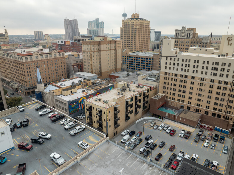 214 E Travis St, San Antonio, TX à louer - Photo de l’immeuble – Image 3 sur 24