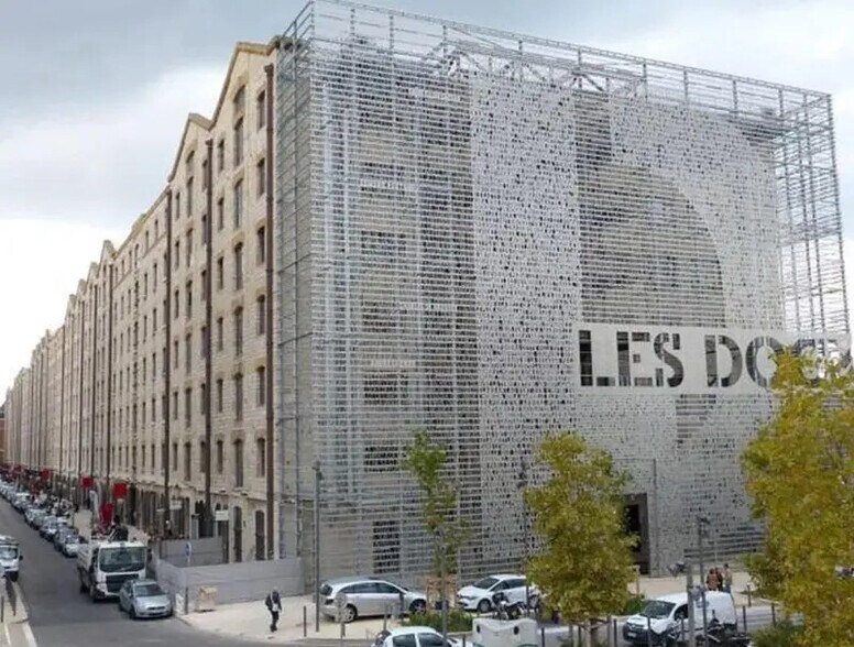 10 Place De La Joliette, Marseille à louer - Photo de l’immeuble – Image 2 sur 35