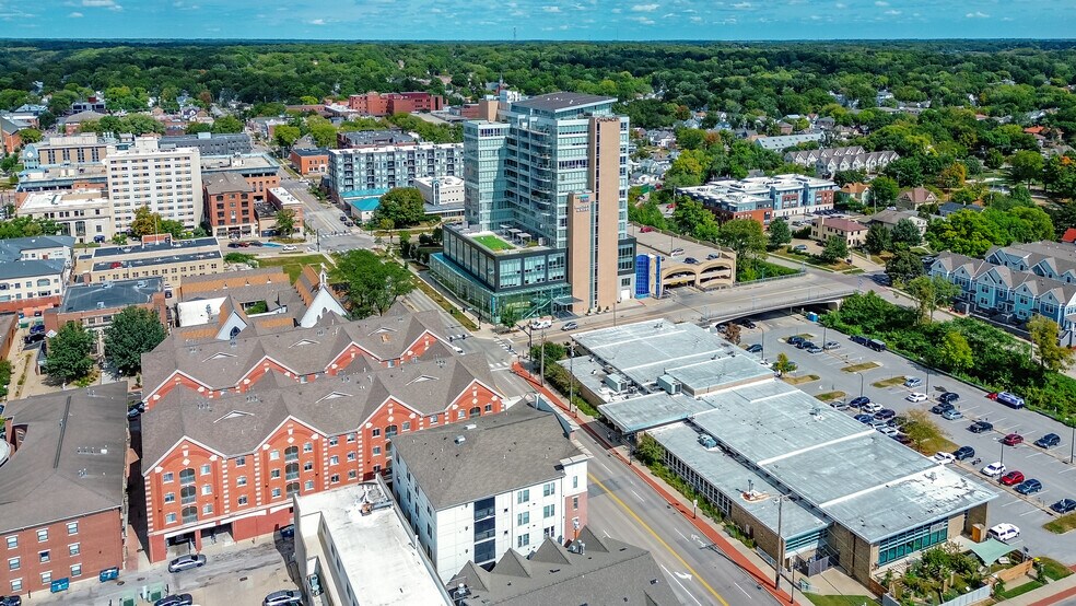 404 E College St, Iowa City, IA à vendre - Photo de l’immeuble – Image 3 sur 6