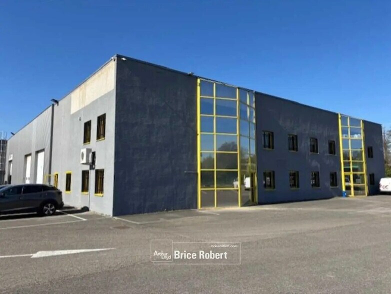 Local d’activités dans La Verpillière à louer - Photo de l’immeuble – Image 1 sur 5