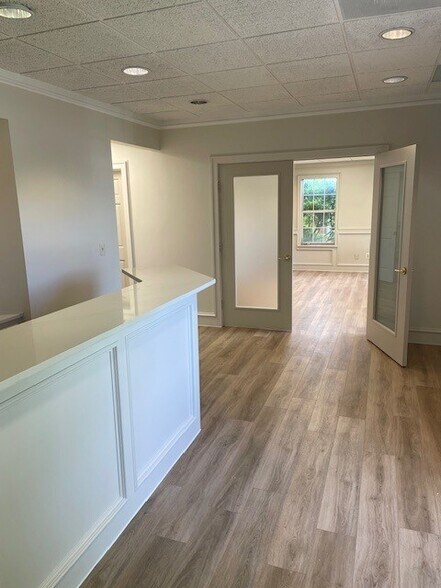 10550 Marty St, Overland Park, KS à louer - Photo de l’immeuble – Image 2 sur 7