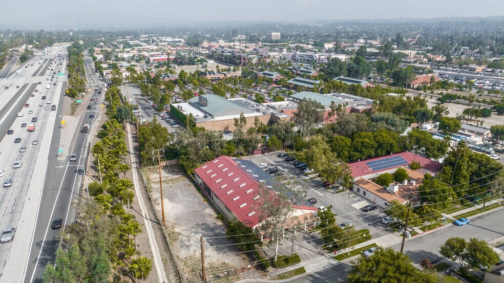 612 Lawton St, Redlands, CA à louer - Photo de l’immeuble – Image 2 sur 9