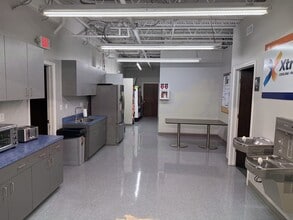 7830 Byron Dr, Riviera Beach, FL à louer Photo de l’immeuble– Image 2 sur 5