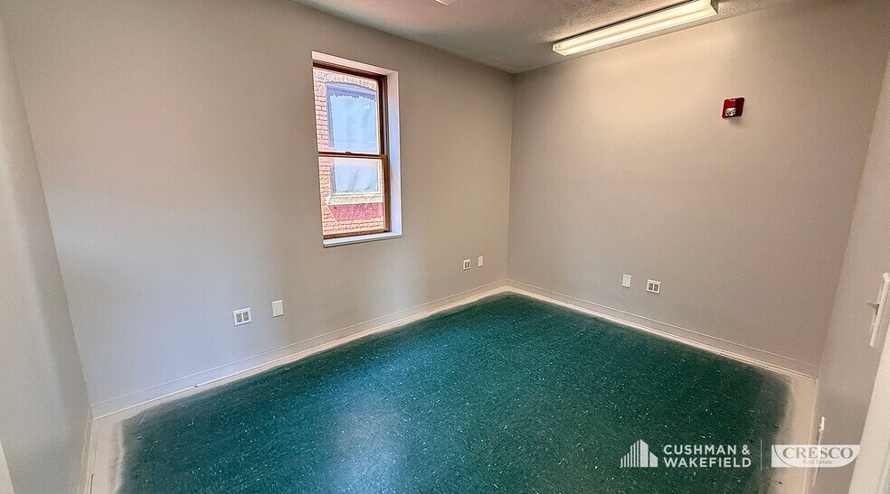 4732-4734 Lorain Ave, Cleveland, OH à louer - Photo de l’immeuble – Image 3 sur 6