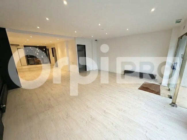 Plus de détails pour Local commercial à vendre