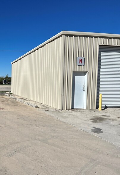 3012 FM 621, San Marcos, TX à louer - Photo de l’immeuble – Image 2 sur 5