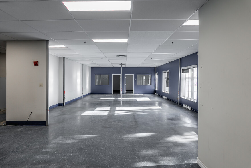 115 Rue de Lauzon, Boucherville, QC à louer - Photo de l’immeuble – Image 2 sur 7