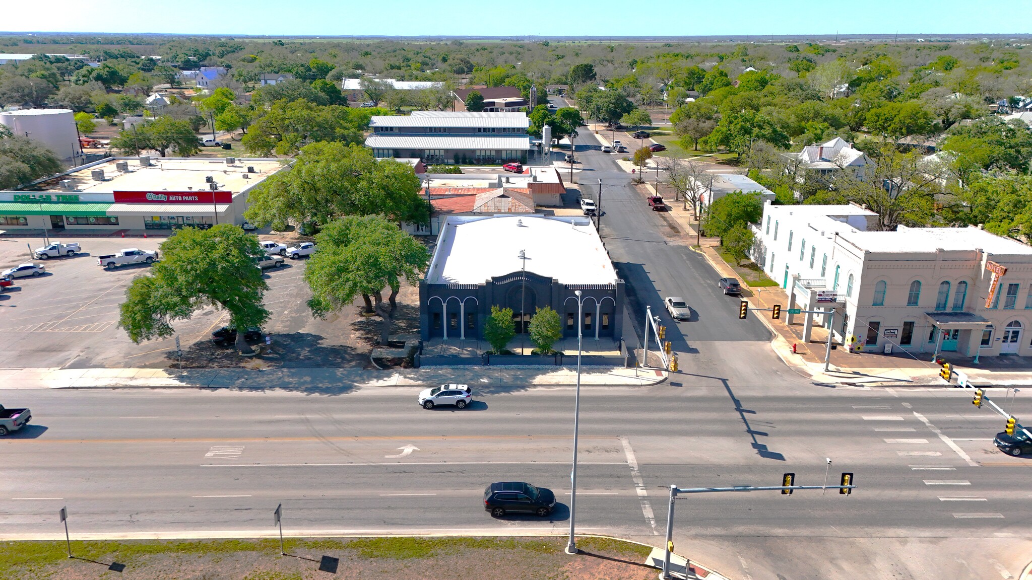 1009 19th St, Hondo, TX à vendre Photo de l’immeuble– Image 1 sur 24