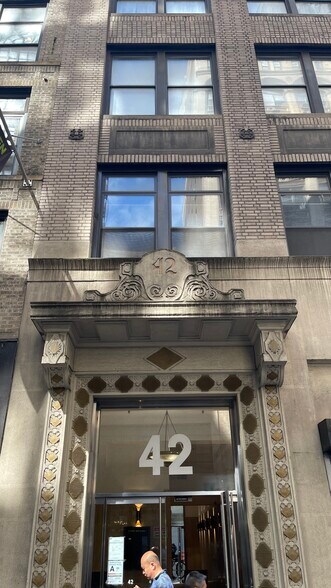 42 W 38th St, New York, NY à louer - Photo de l’immeuble – Image 2 sur 3