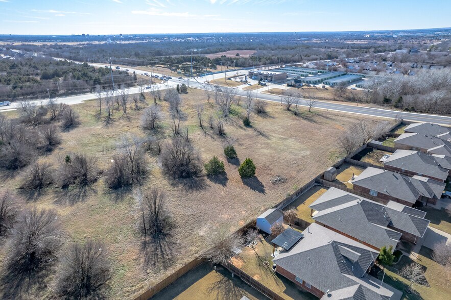12th Ave NE & E Rock Creek Rd, Norman, OK à vendre - Photo de l’immeuble – Image 3 sur 16