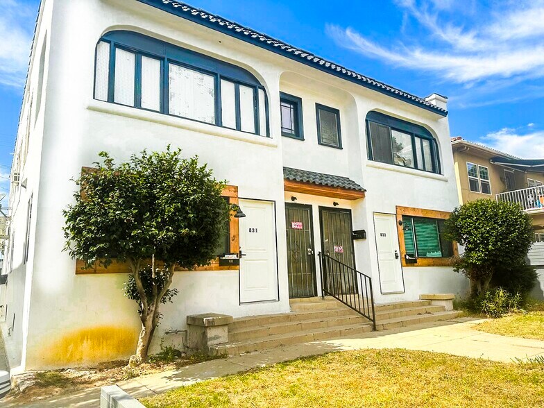 831 N Heliotrope Dr, Los Angeles, CA à vendre - Photo de l’immeuble – Image 1 sur 8