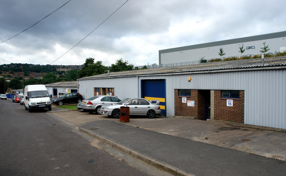 Hoyland Rd, Sheffield à louer - Photo de l’immeuble – Image 3 sur 15