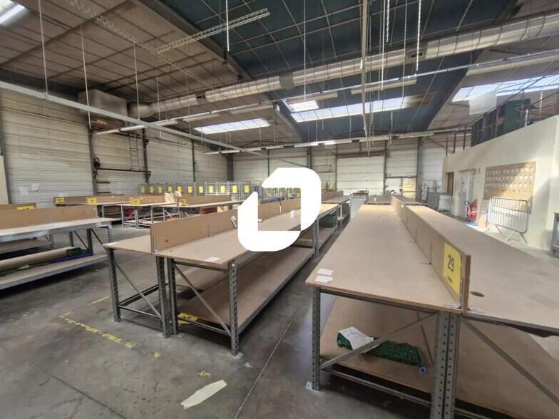 Bureau dans Pontcarré à louer - Photo de l’immeuble – Image 3 sur 6