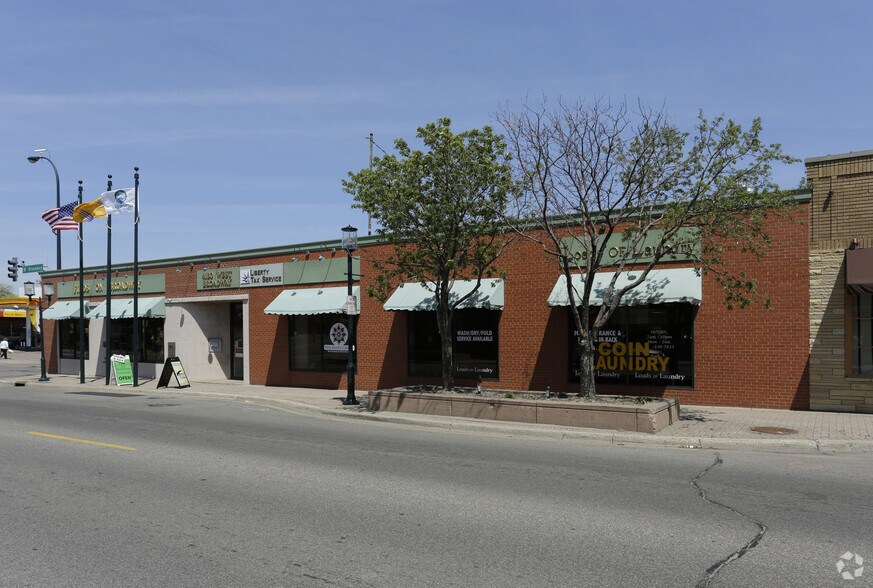 4180 W Broadway Ave, Robbinsdale, MN à louer - Photo de l’immeuble – Image 2 sur 52