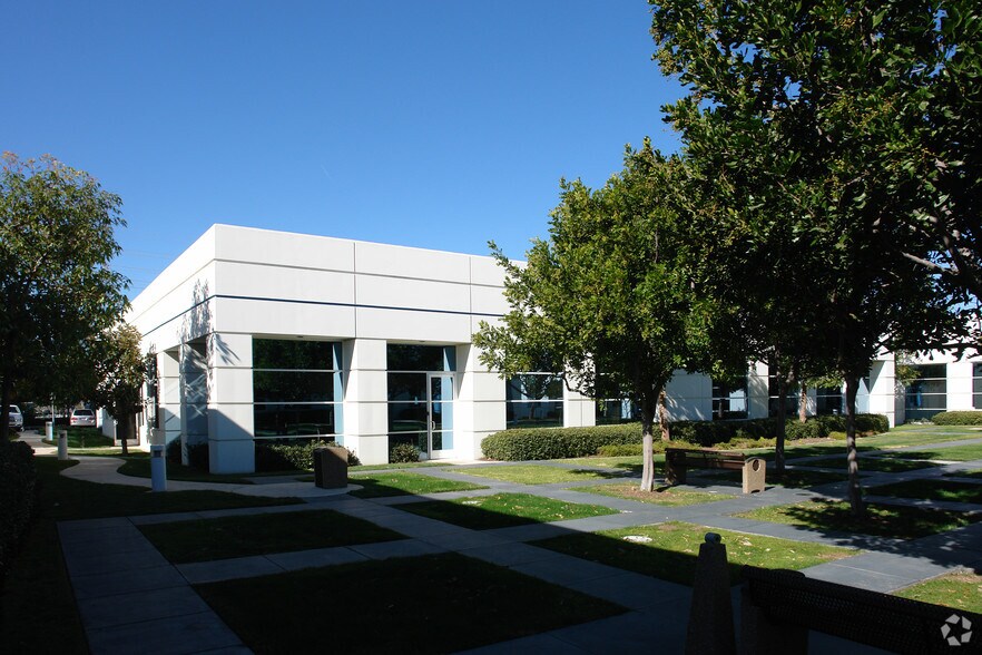 16261 Laguna Canyon Rd, Irvine, CA à louer - Photo de l’immeuble – Image 3 sur 5