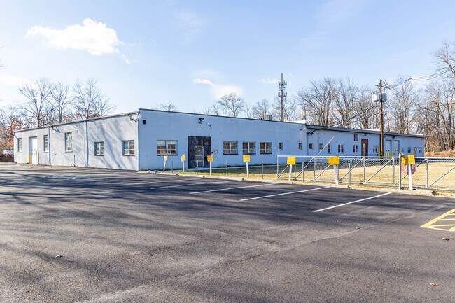 Plus de détails pour 101 Clinton Rd, Fairfield, NJ - Industriel/Logistique à louer