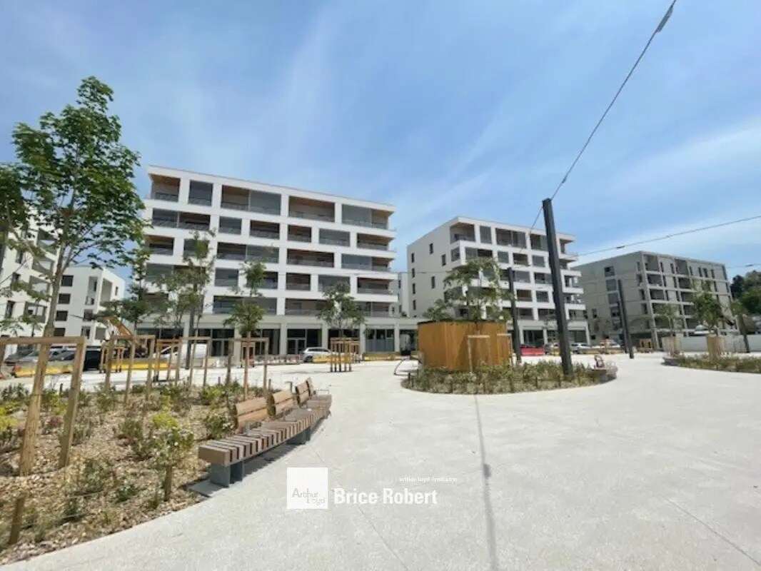 Local commercial dans Bron à vendre Photo de l’immeuble– Image 1 sur 6