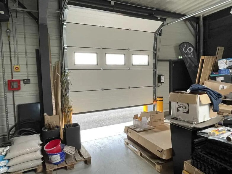 Local commercial dans Bresles à louer - Photo intérieure – Image 2 sur 3