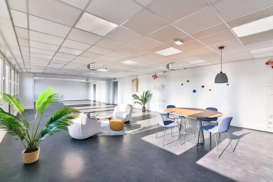 Bureau dans Aulnay-sous-Bois à louer - Photo de l’immeuble – Image 2 sur 20
