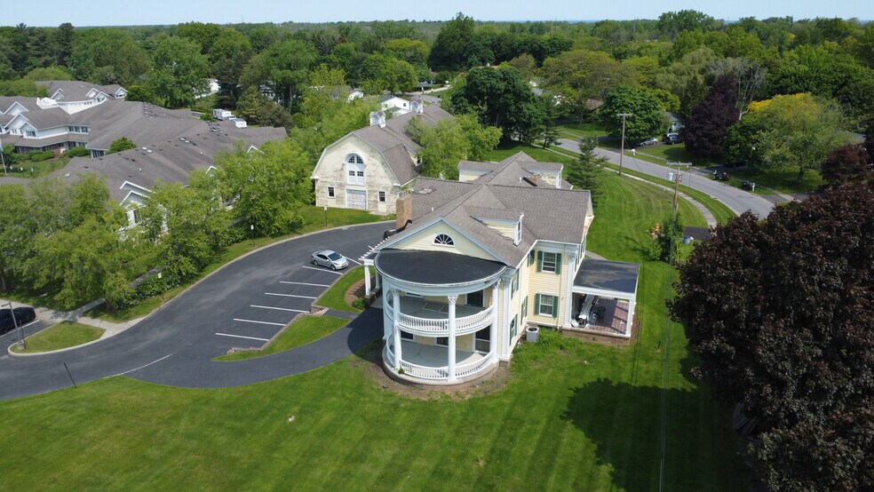 710 Latta Rd, Rochester, NY à louer - Photo de l’immeuble – Image 2 sur 23