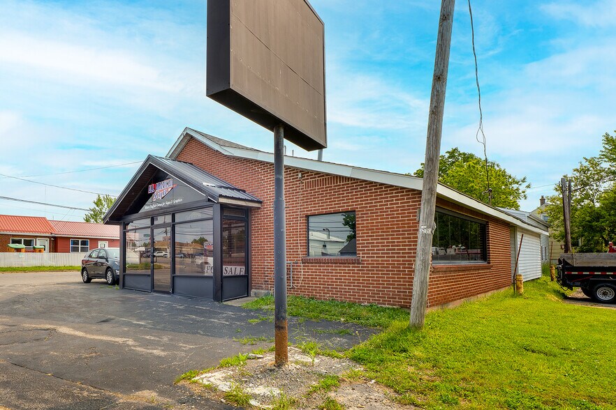 1486 Abbott Rd, Lackawanna, NY à vendre - Photo de l’immeuble – Image 1 sur 28