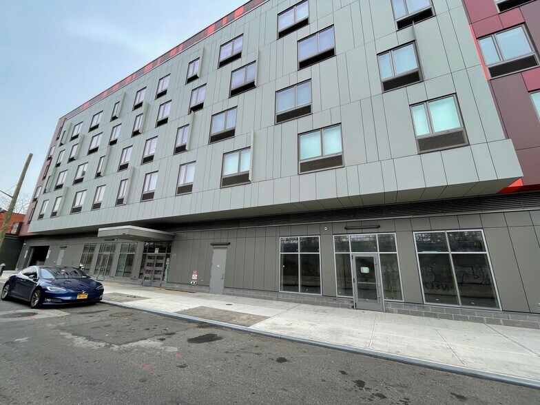 679 Van Sinderen Ave, Brooklyn, NY à louer - Photo de l’immeuble – Image 1 sur 9