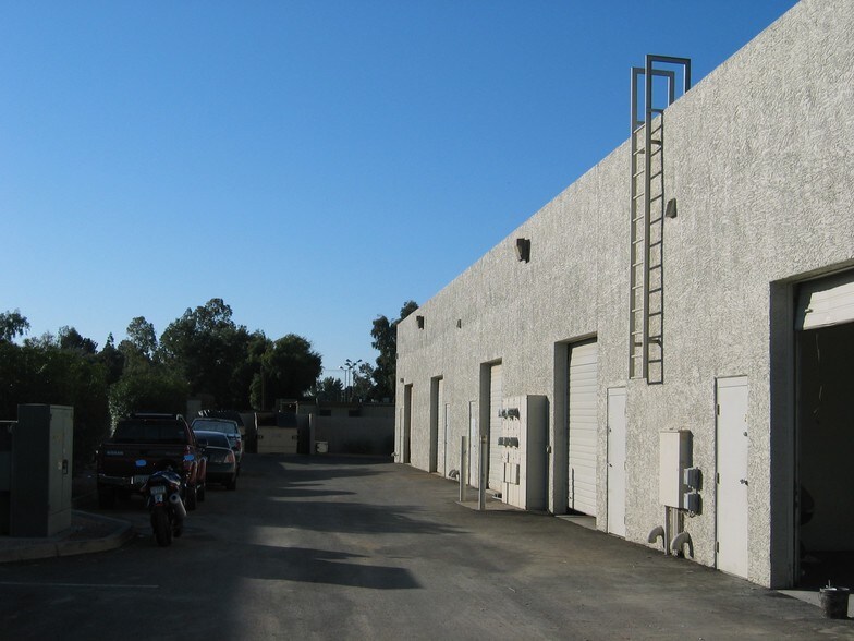 2103 E Cedar St, Tempe, AZ à louer - Photo de l’immeuble – Image 2 sur 6