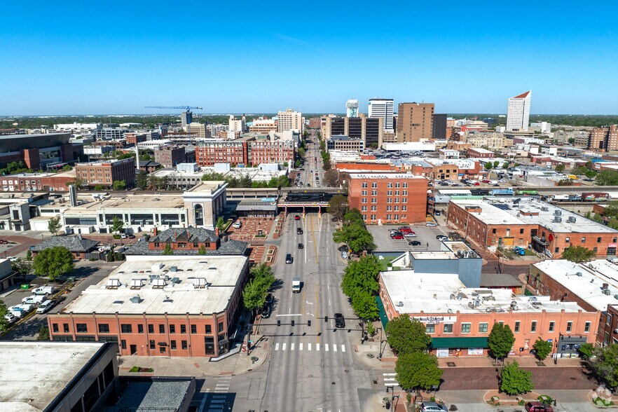 801 E Douglas Ave, Wichita, KS à louer - Aérien – Image 2 sur 4