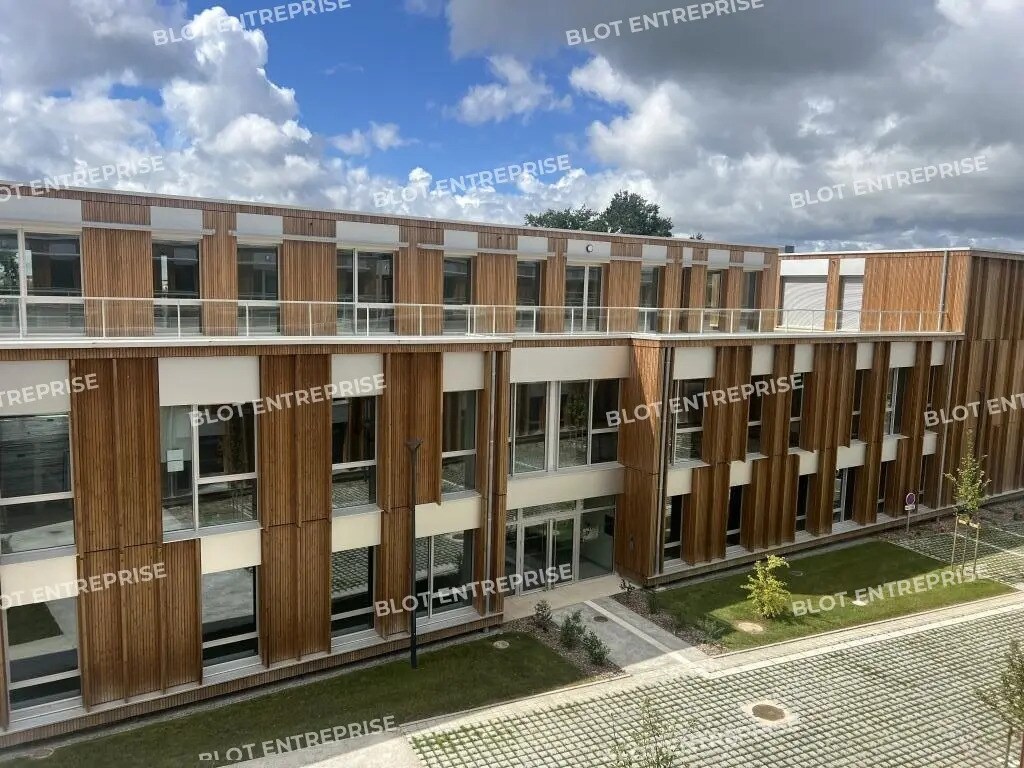 Bureau dans Saint-Jacques-de-la-Lande à louer Photo de l’immeuble– Image 1 sur 14