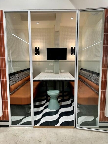 47 Rue De Laborde, Paris à louer - Photo intérieure – Image 2 sur 8