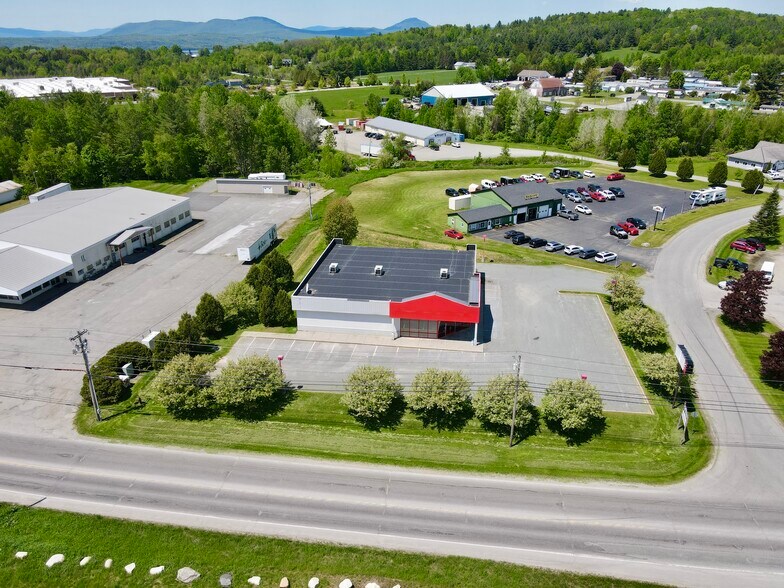 108 Community Dr, Newport, VT à vendre - Photo de l’immeuble – Image 2 sur 20