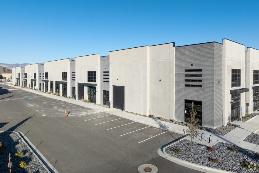 11196 Redwood Rd, South Jordan, UT à louer - Photo principale – Image 1 sur 5