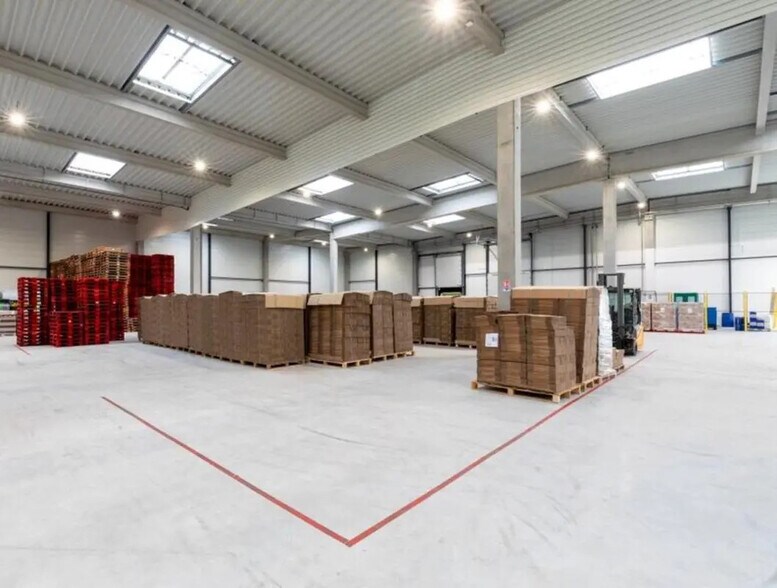 Bureau dans Sucy-en-Brie à louer - Photo de l’immeuble – Image 3 sur 4