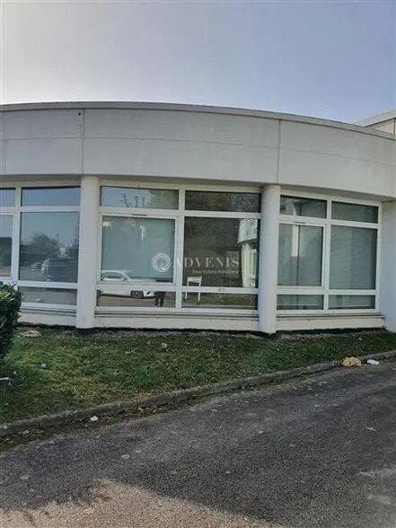 Local d'activités dans Ludres à vendre - Photo de l’immeuble – Image 1 sur 11