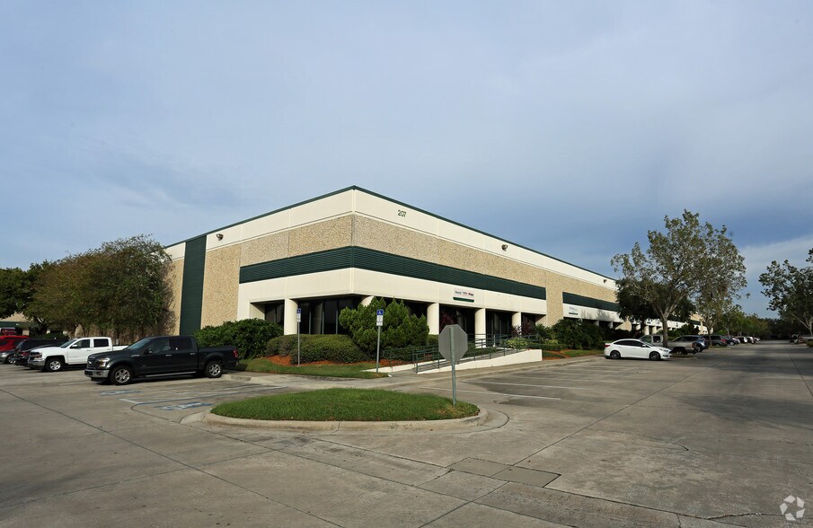 207 Kelsey Ln, Tampa, FL à louer - Photo principale – Image 1 sur 11