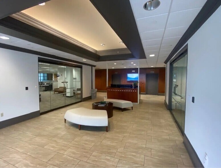 235 Highlandia Dr, Baton Rouge, LA à louer - Photo de l’immeuble – Image 3 sur 12
