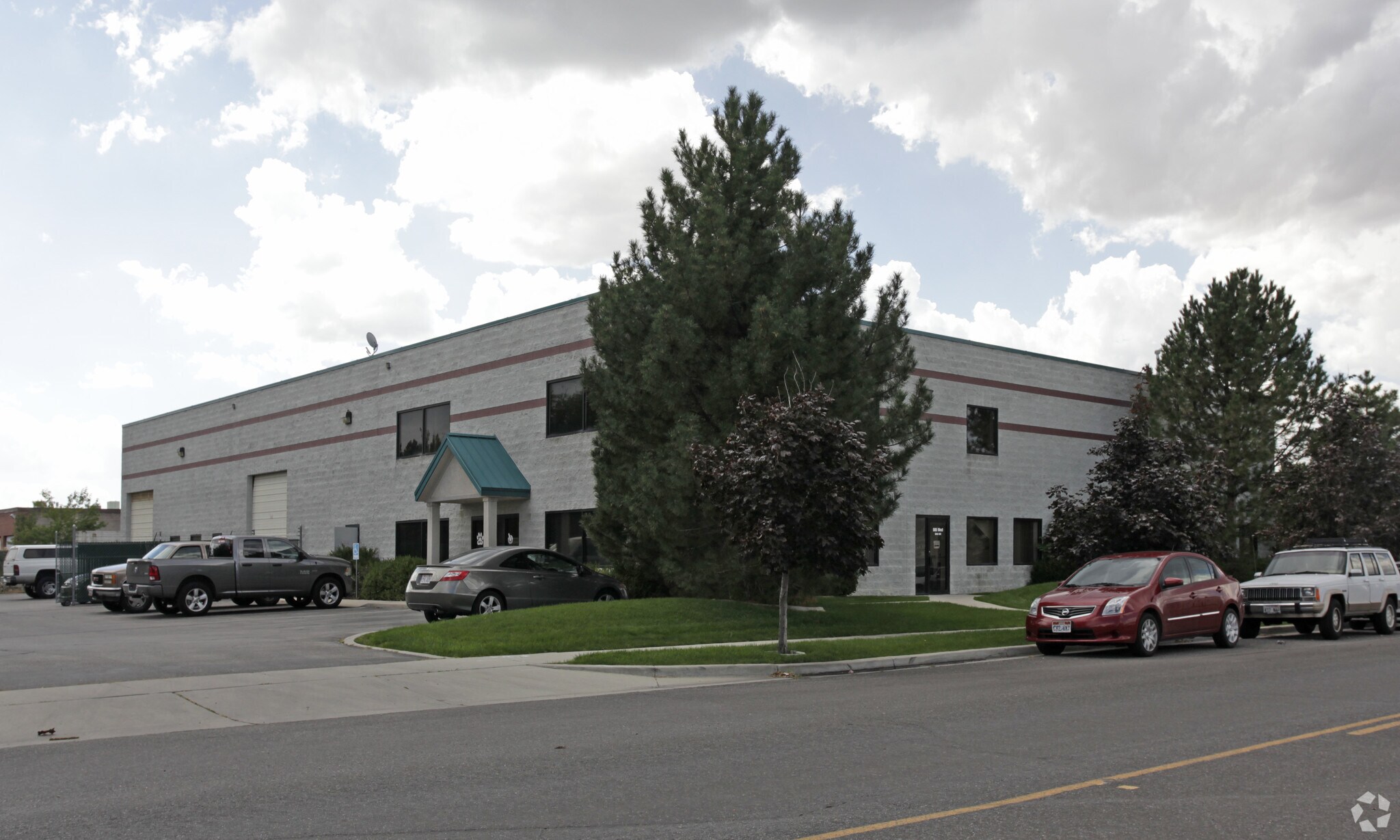 585-597 W 9400 S, Sandy, UT à louer Photo principale– Image 1 sur 3