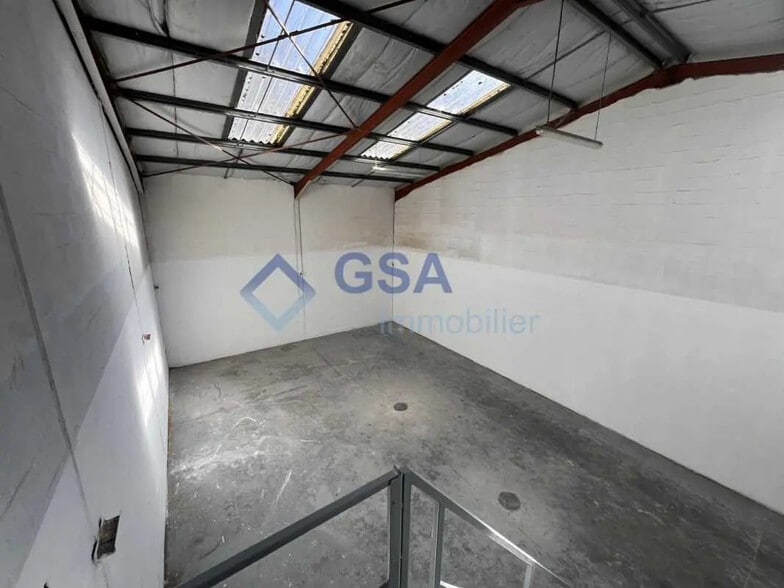 Bureau dans Lisses à louer - Photo intérieure – Image 2 sur 9