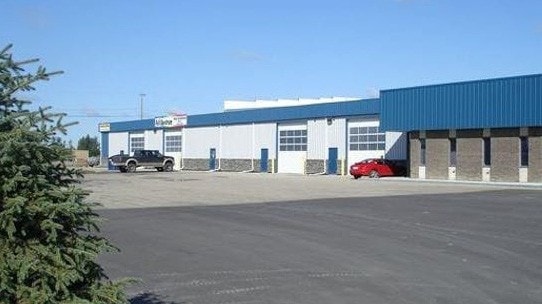 8319 Chiles Industrial Av, Red Deer, AB à vendre - Photo de l’immeuble – Image 2 sur 23
